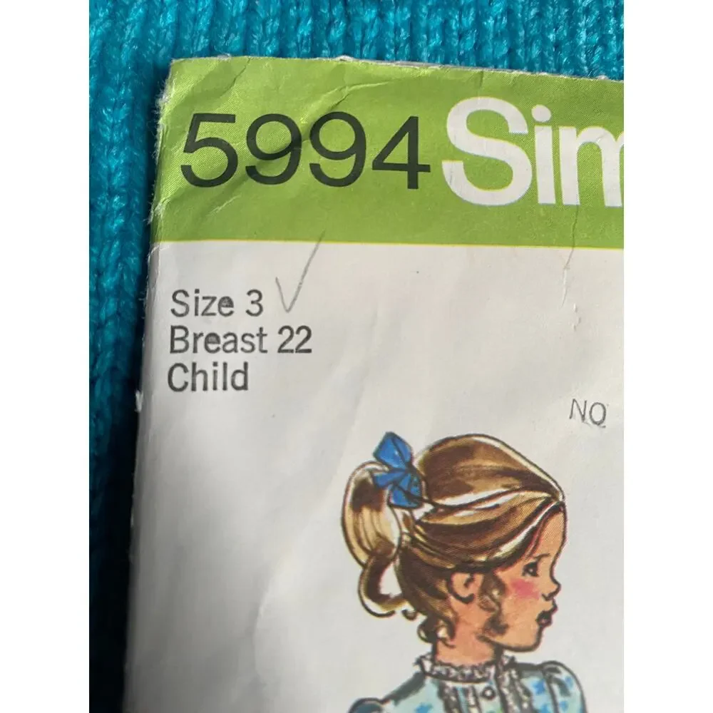 Simplicity 5994 Sewing pattern girls robe pattern 2 lengths 1970s size 3